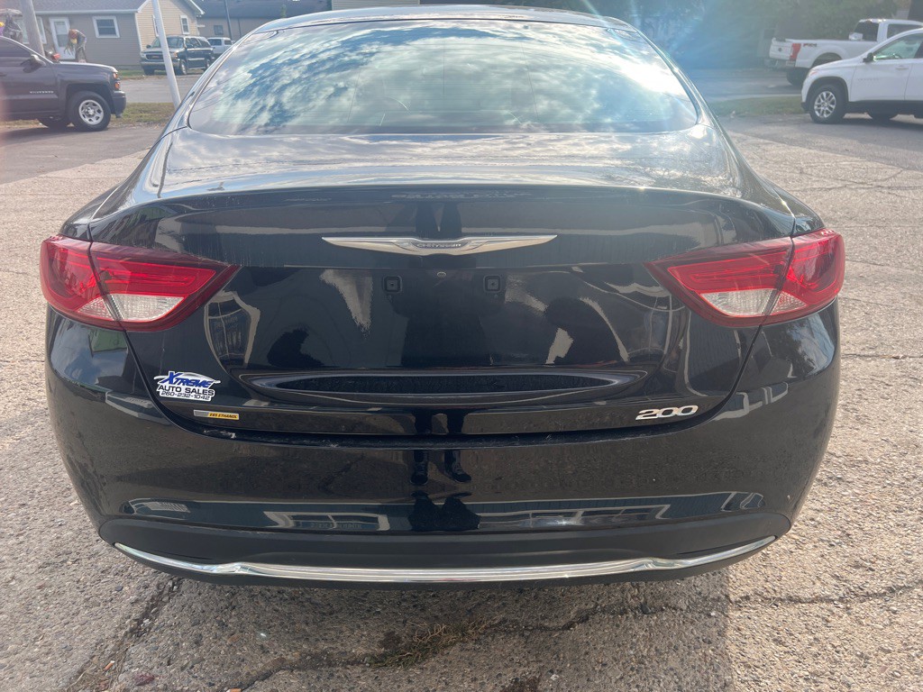 2016 Chrysler 200 Image 7