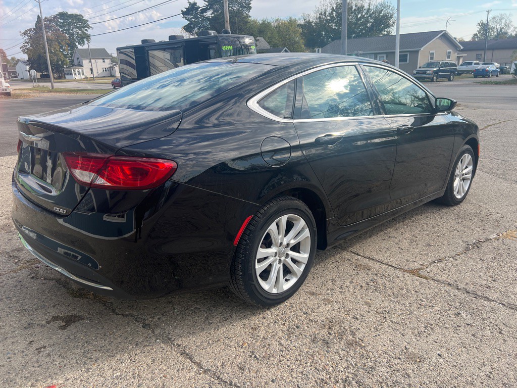 2016 Chrysler 200 Image 8