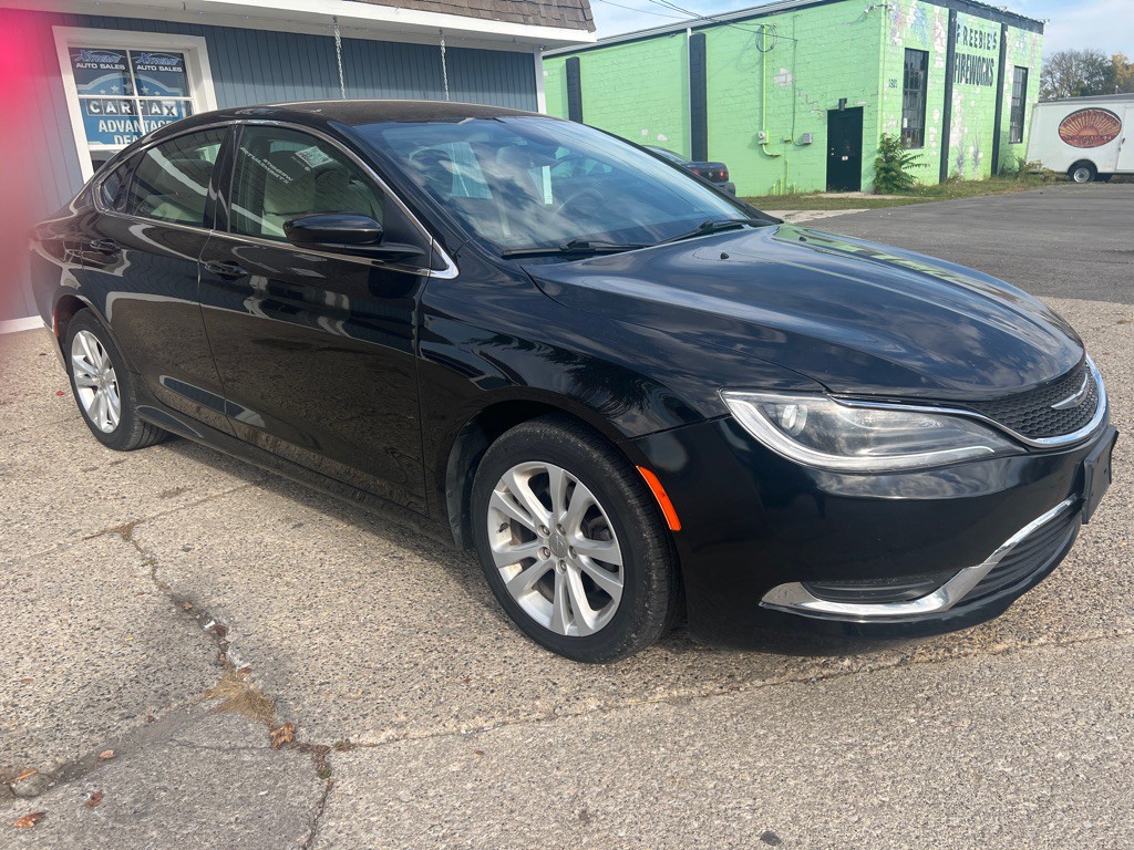 2016 Chrysler 200 Image 10