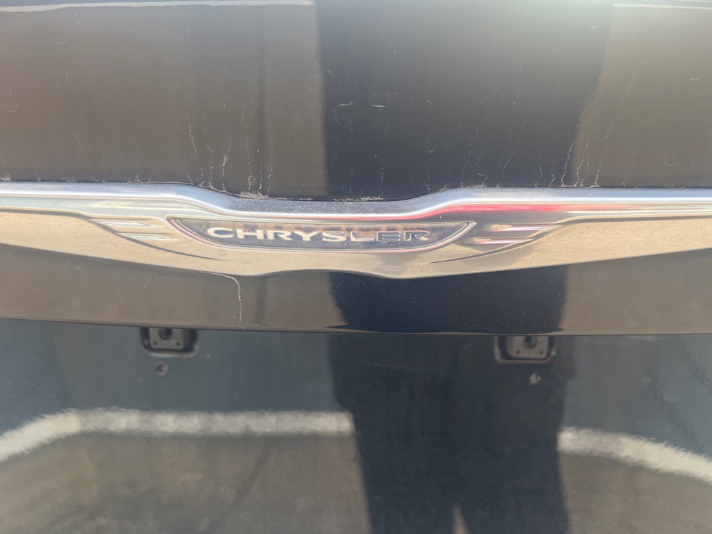 2016 Chrysler 200 Image 12