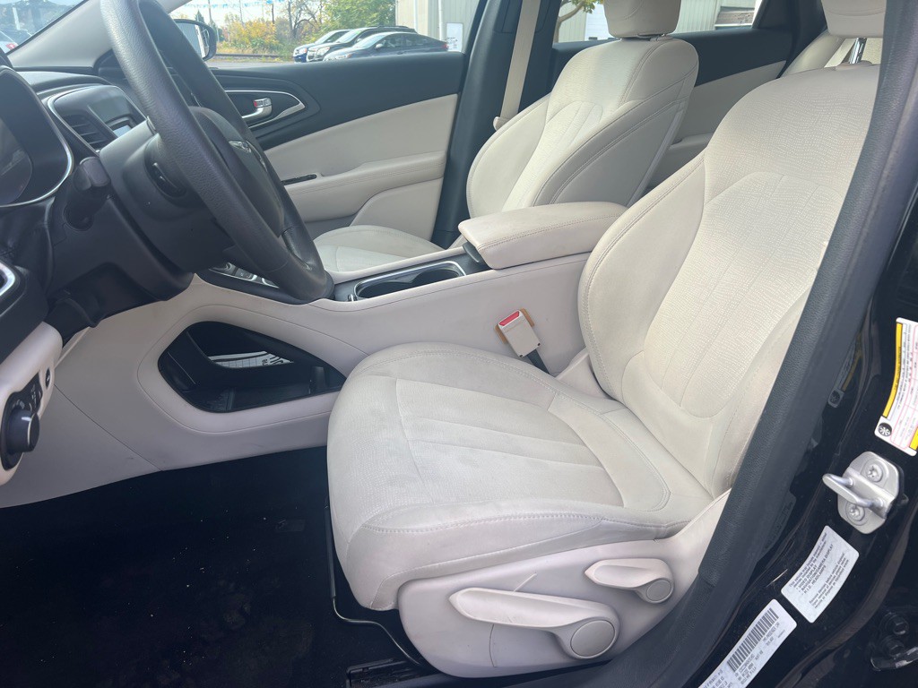 2016 Chrysler 200 Image 15