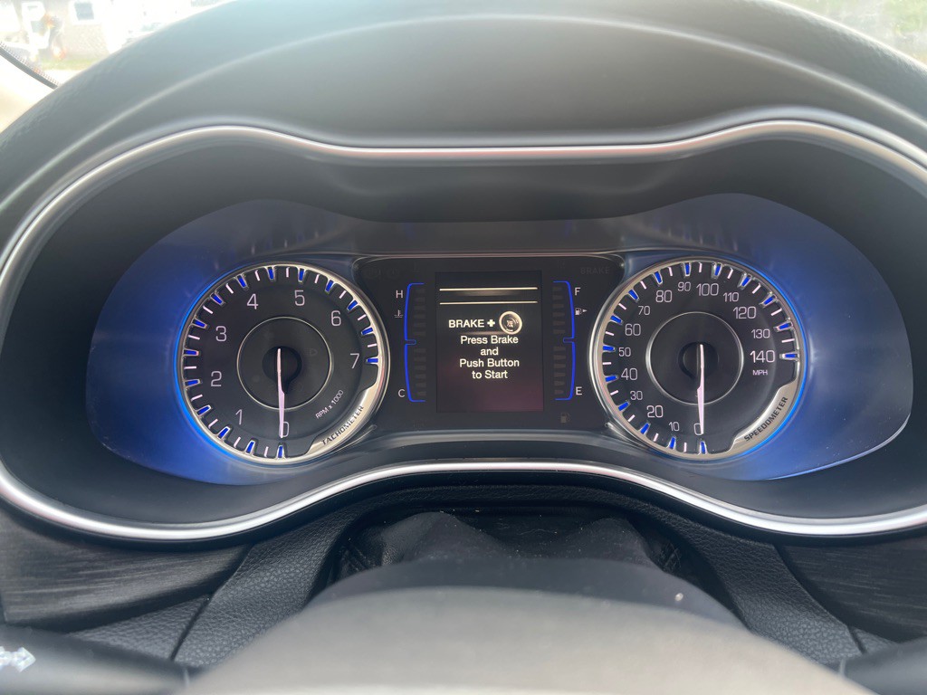 2016 Chrysler 200 Image 28