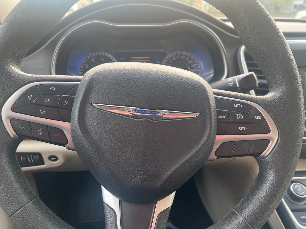2016 Chrysler 200 Image 29