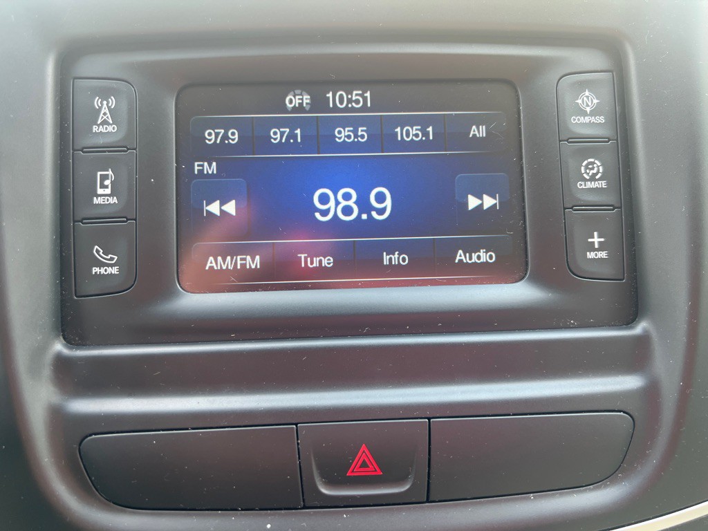 2016 Chrysler 200 Image 32