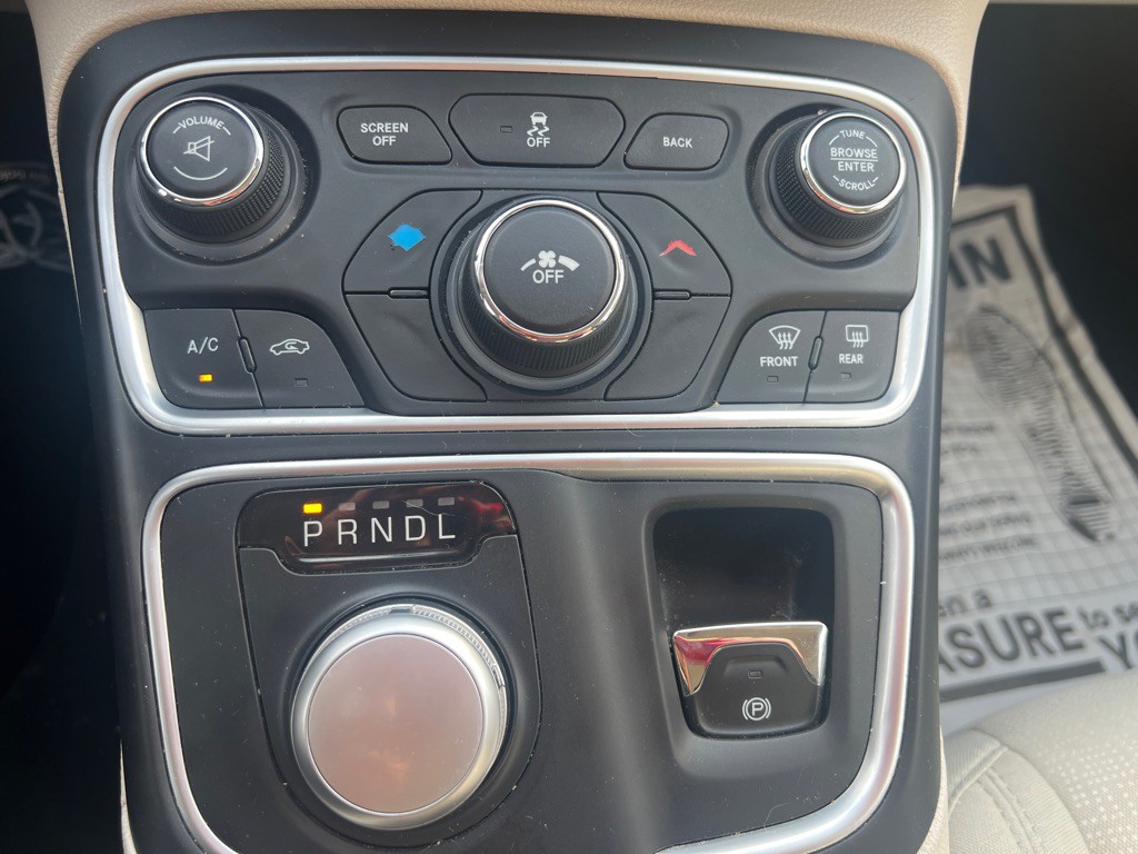 2016 Chrysler 200 Image 34