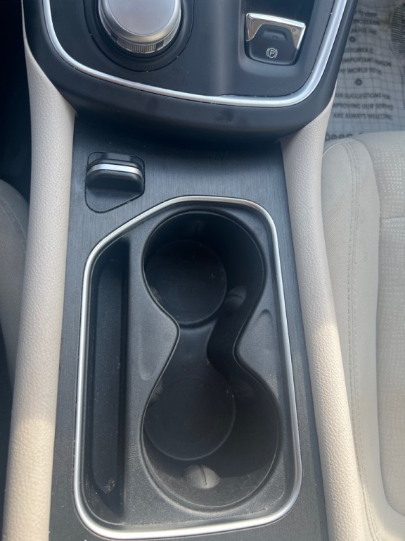 2016 Chrysler 200 Image 35