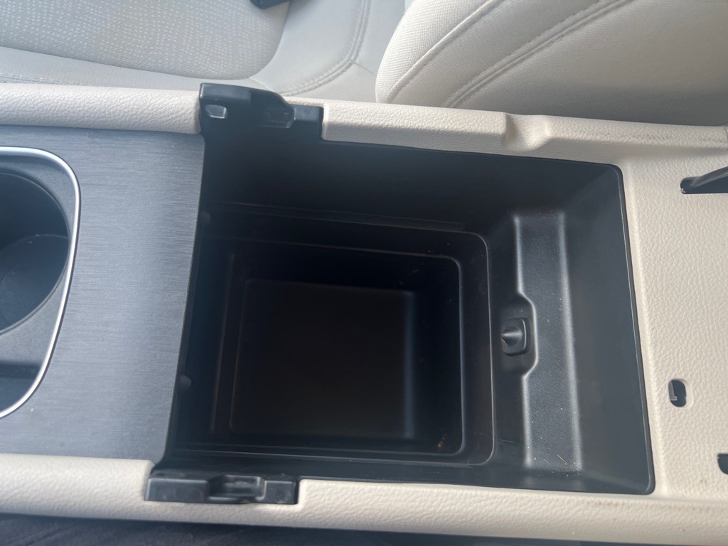 2016 Chrysler 200 Image 37