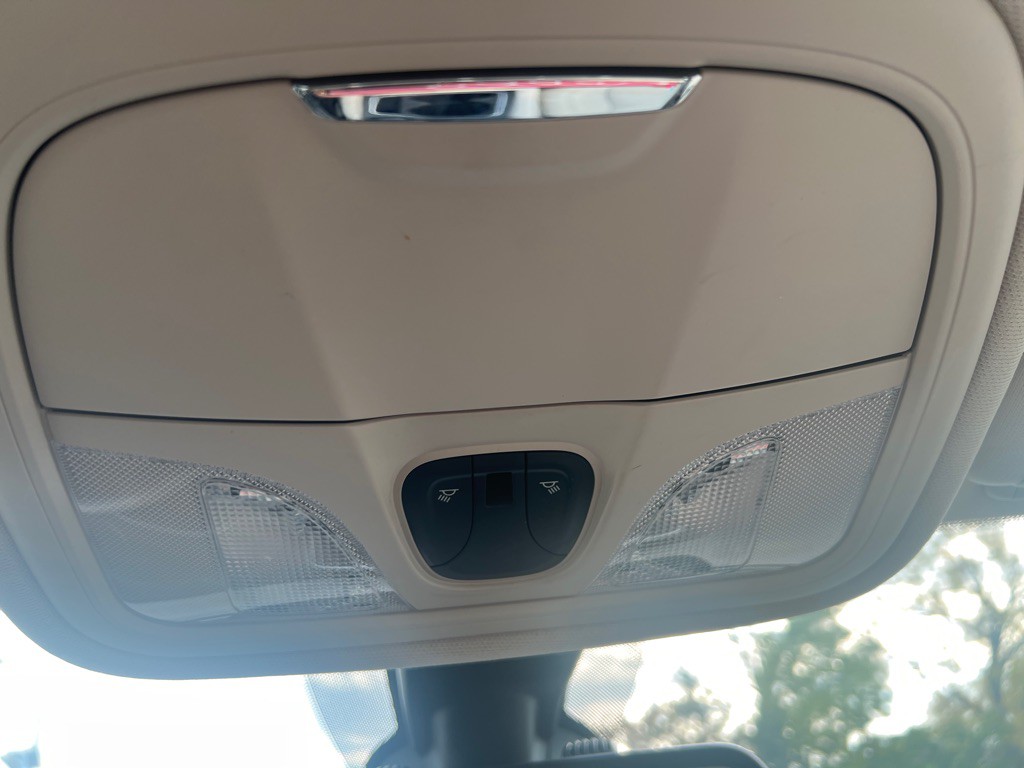 2016 Chrysler 200 Image 38
