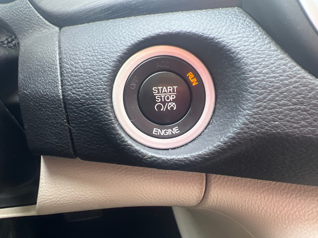 2016 Chrysler 200 Image 39