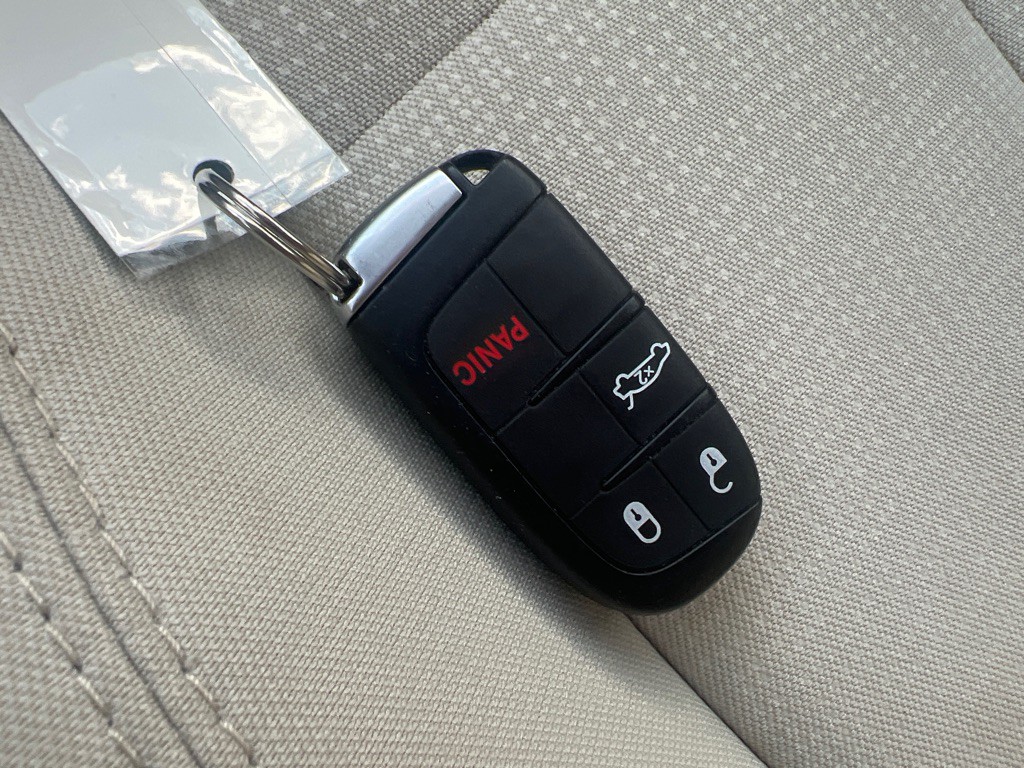 2016 Chrysler 200 Image 40