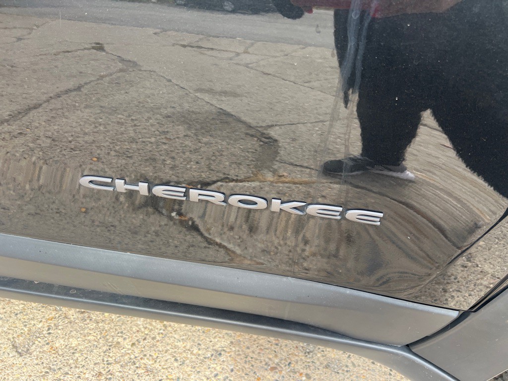 2016 Jeep Cherokee Image 12