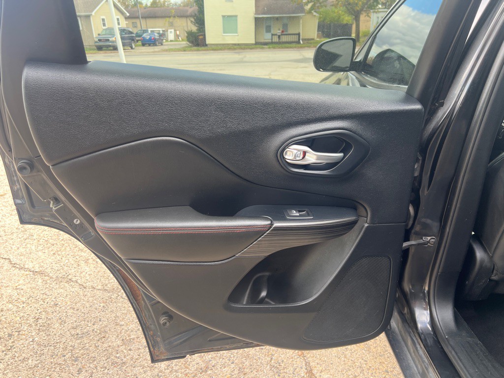 2016 Jeep Cherokee Image 18