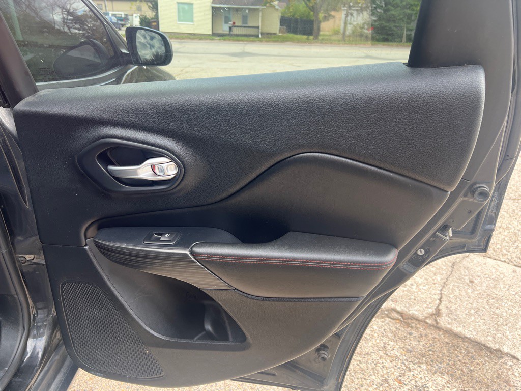 2016 Jeep Cherokee Image 21