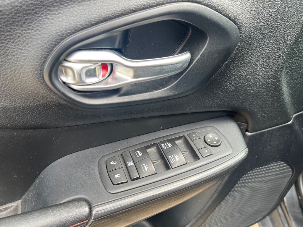 2016 Jeep Cherokee Image 27