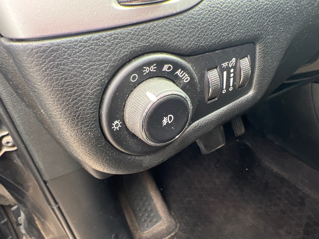 2016 Jeep Cherokee Image 29