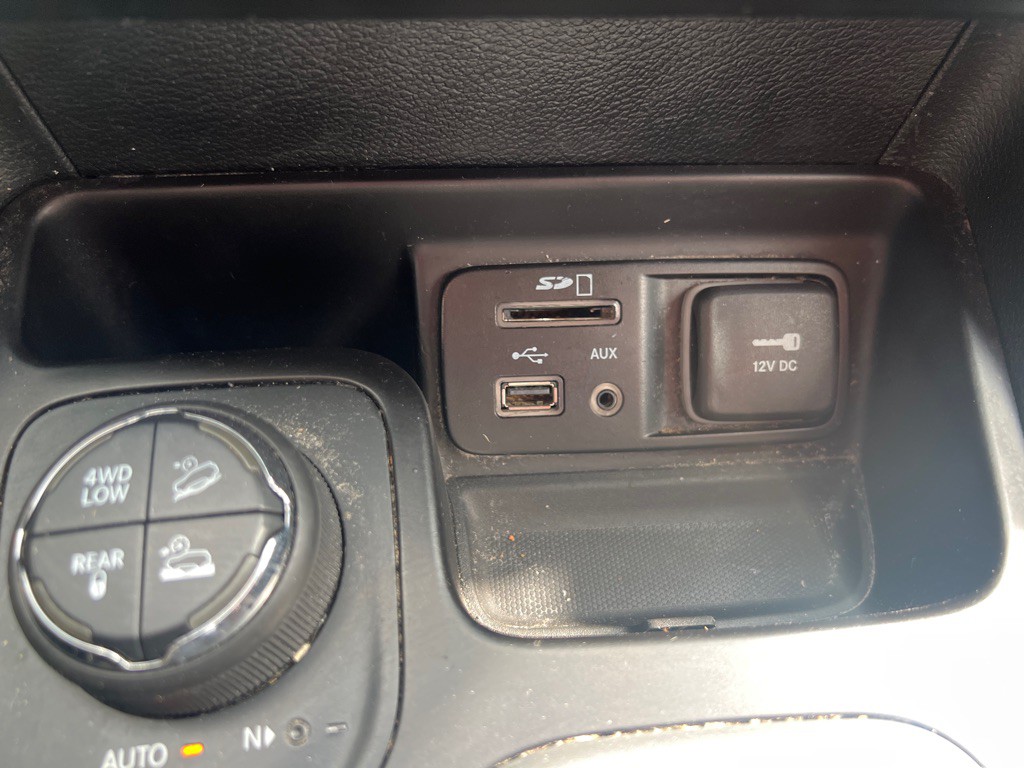 2016 Jeep Cherokee Image 37