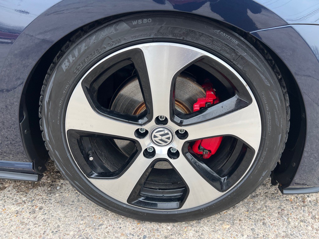 2017 Volkswagen GTI Image 11