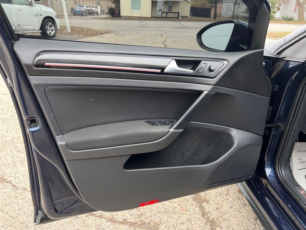 2017 Volkswagen GTI Image 13