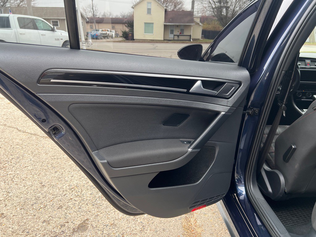 2017 Volkswagen GTI Image 15