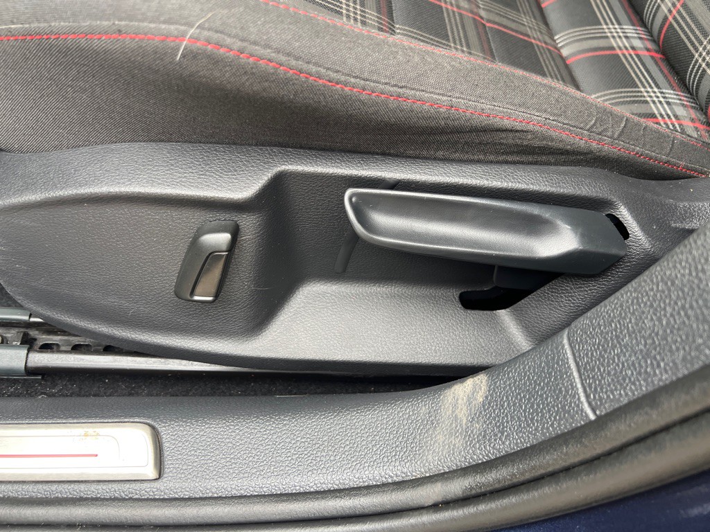 2017 Volkswagen GTI Image 23