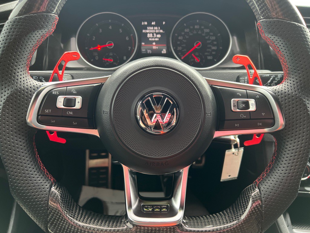 2017 Volkswagen GTI Image 27