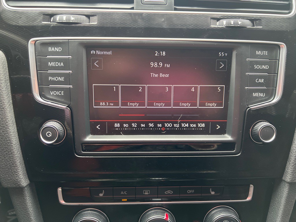 2017 Volkswagen GTI Image 30