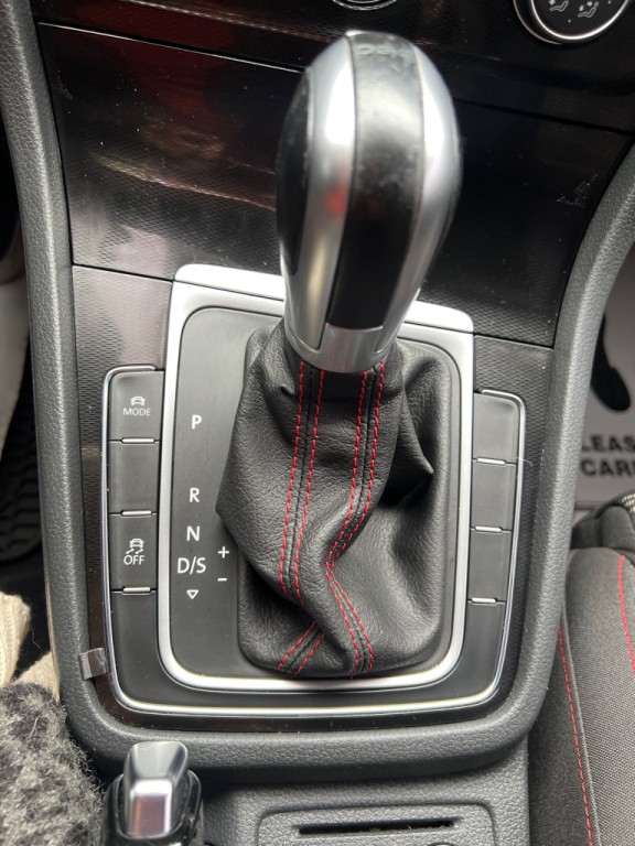 2017 Volkswagen GTI Image 34