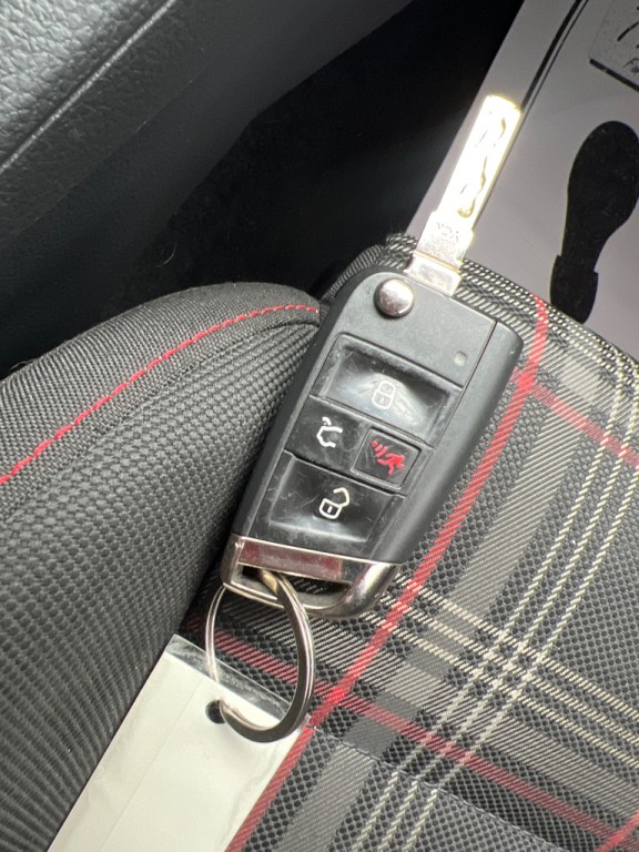 2017 Volkswagen GTI Image 40