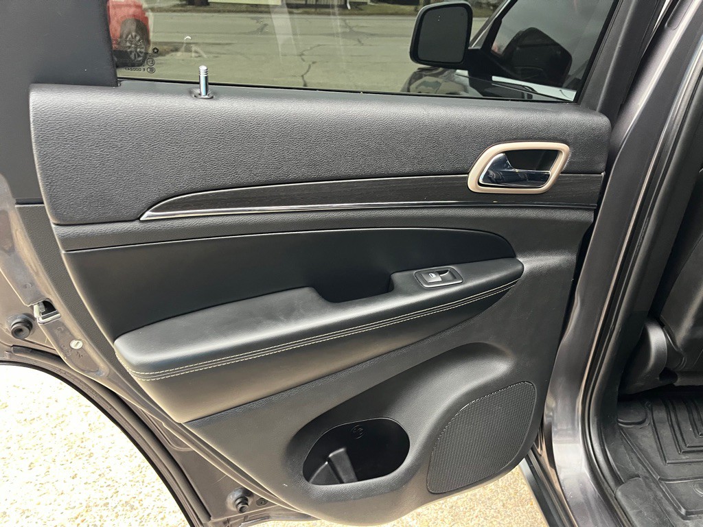 2017 Jeep Grand Cherokee Image 14