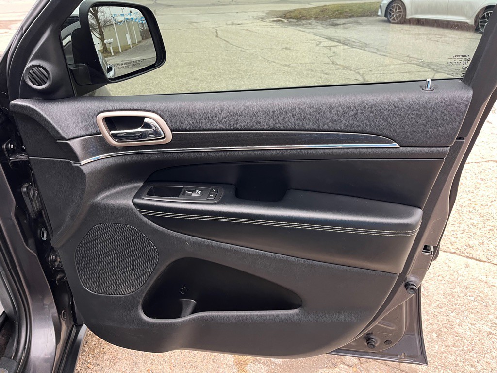 2017 Jeep Grand Cherokee Image 19