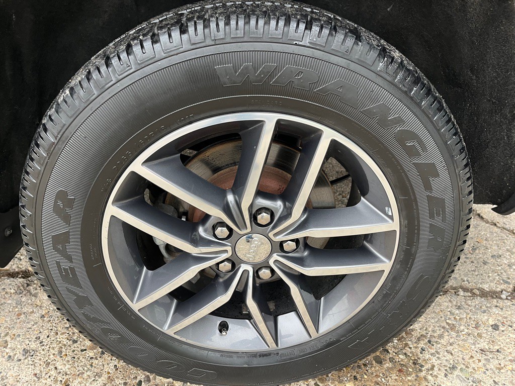 2017 Jeep Grand Cherokee Image 23