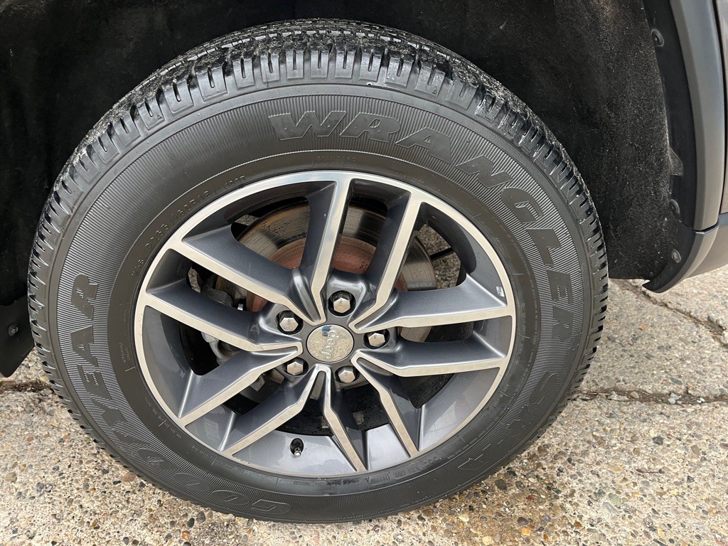 2017 Jeep Grand Cherokee Image 24