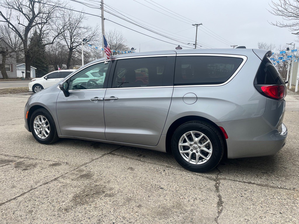 2021 Chrysler Voyager Image 5