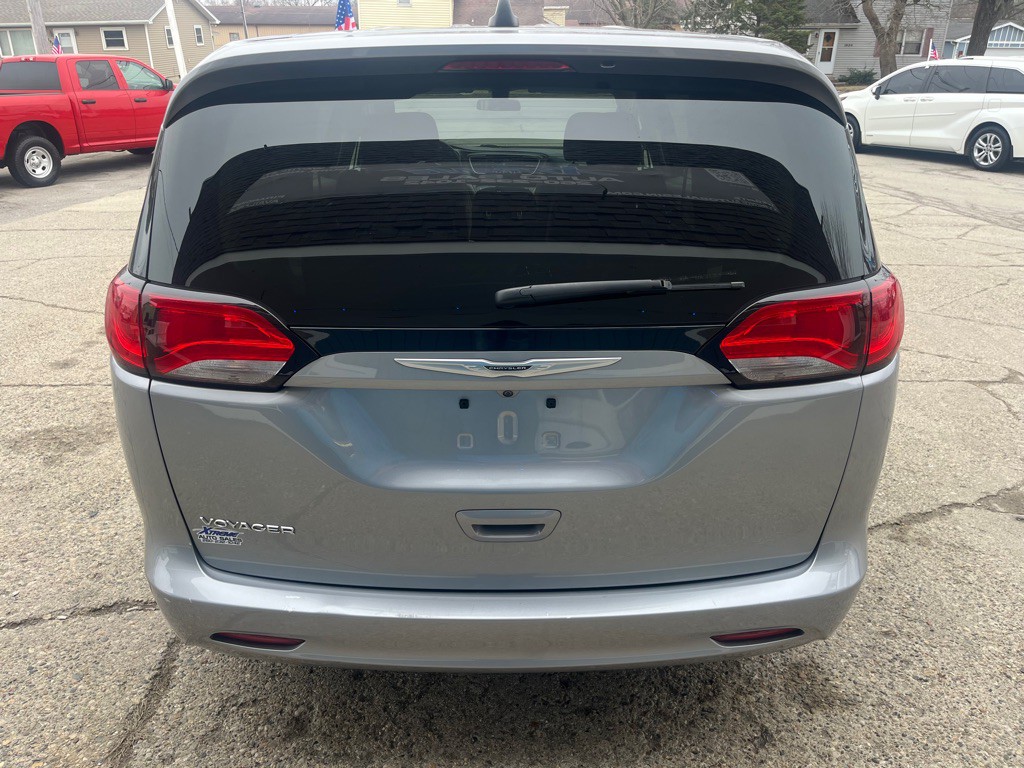 2021 Chrysler Voyager Image 6