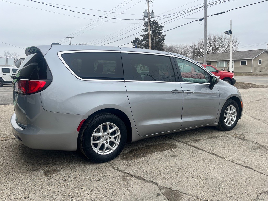 2021 Chrysler Voyager Image 7
