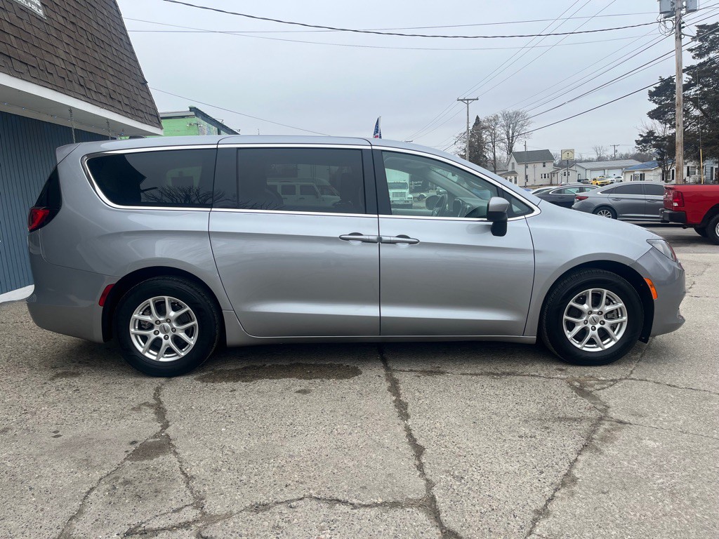 2021 Chrysler Voyager Image 8