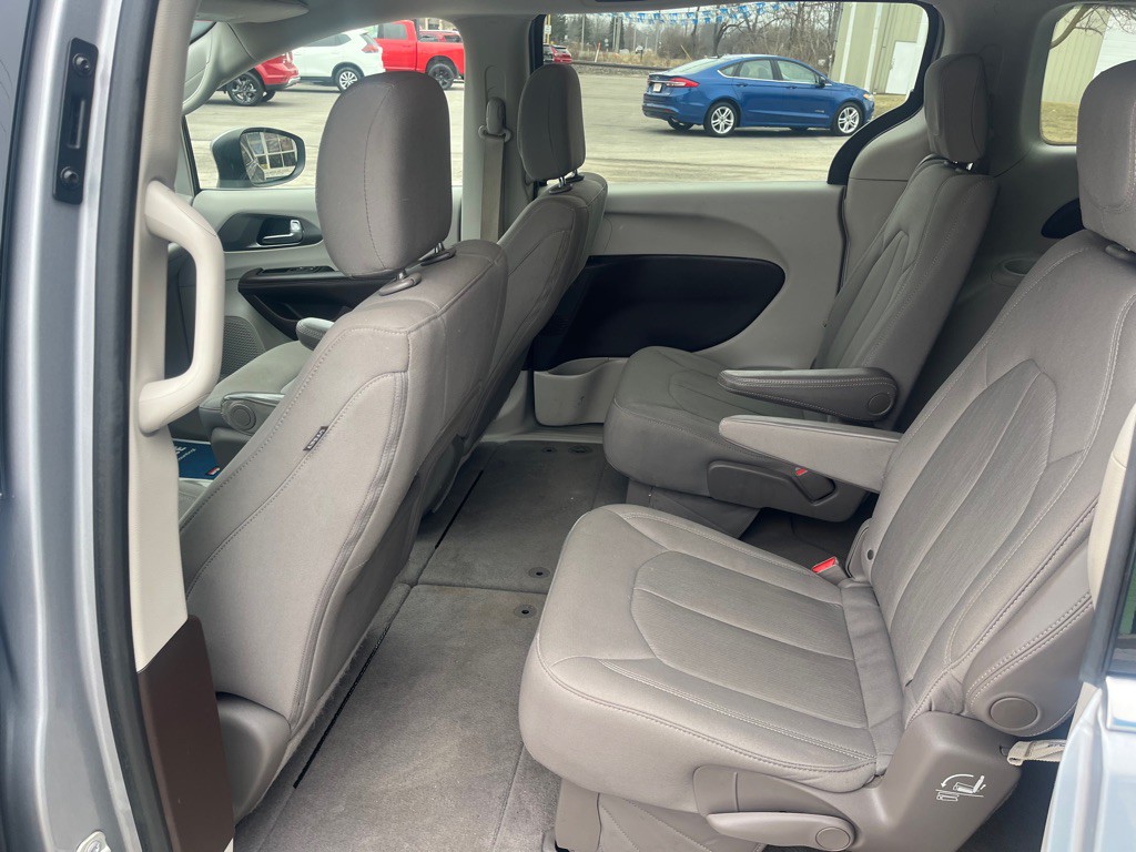 2021 Chrysler Voyager Image 13
