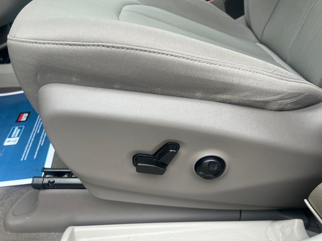 2021 Chrysler Voyager Image 28