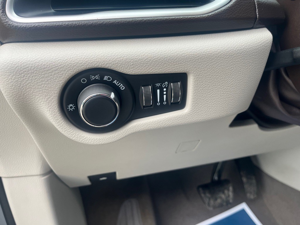 2021 Chrysler Voyager Image 30