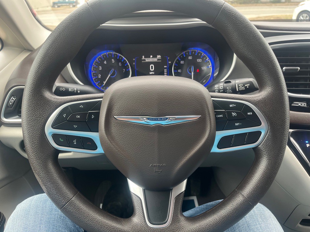 2021 Chrysler Voyager Image 35