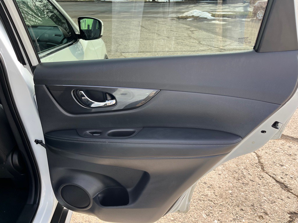 2020 Nissan Rogue Image 25