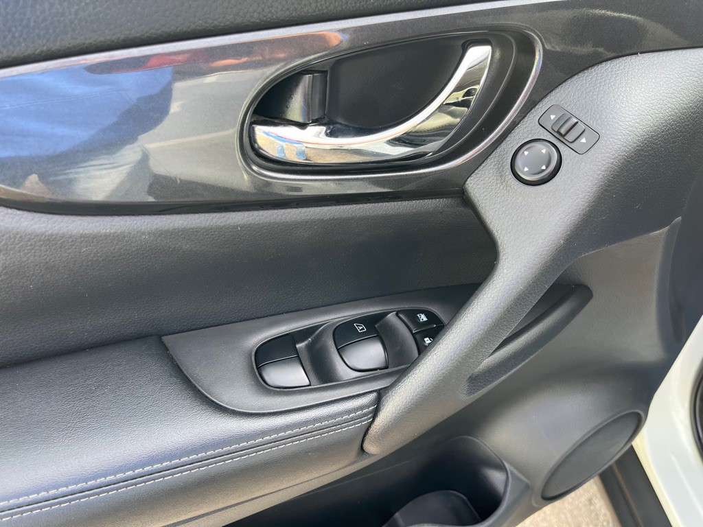 2020 Nissan Rogue Image 37