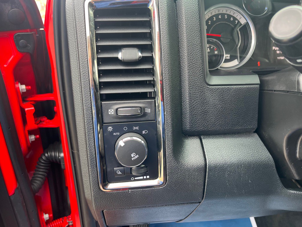 2016 RAM 1500 Image 32