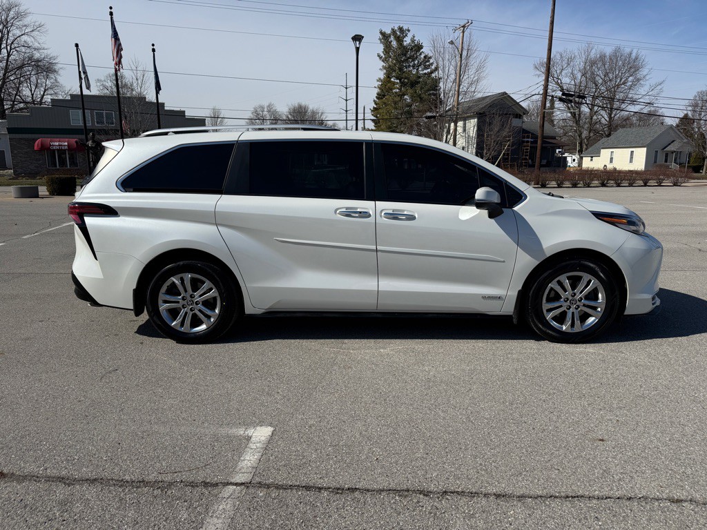 2021 Toyota Sienna Image 7