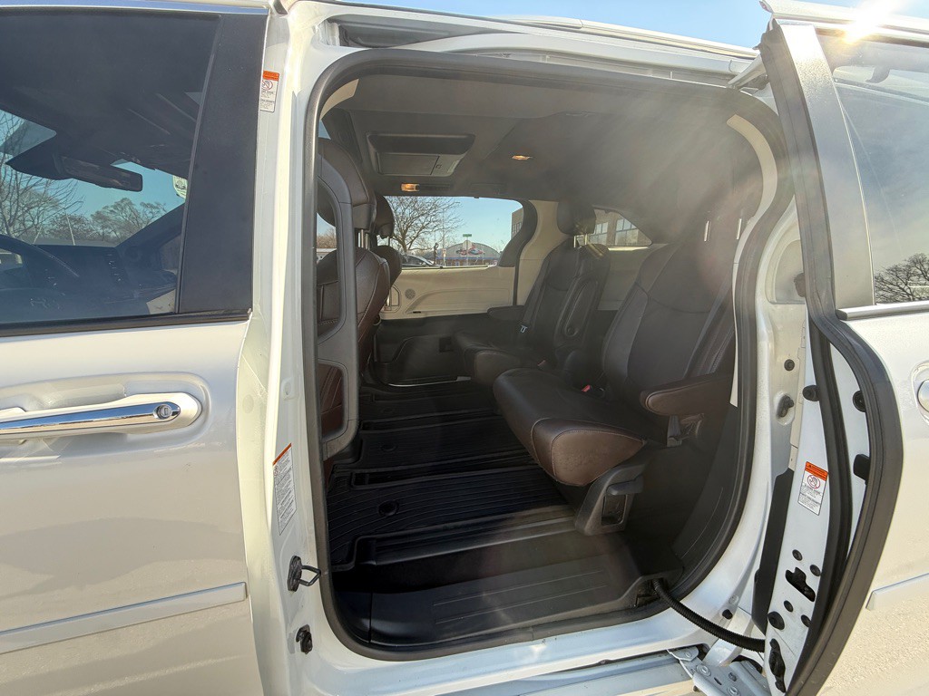 2021 Toyota Sienna Image 16