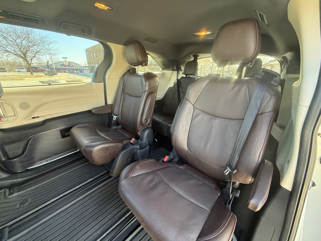 2021 Toyota Sienna Image 18