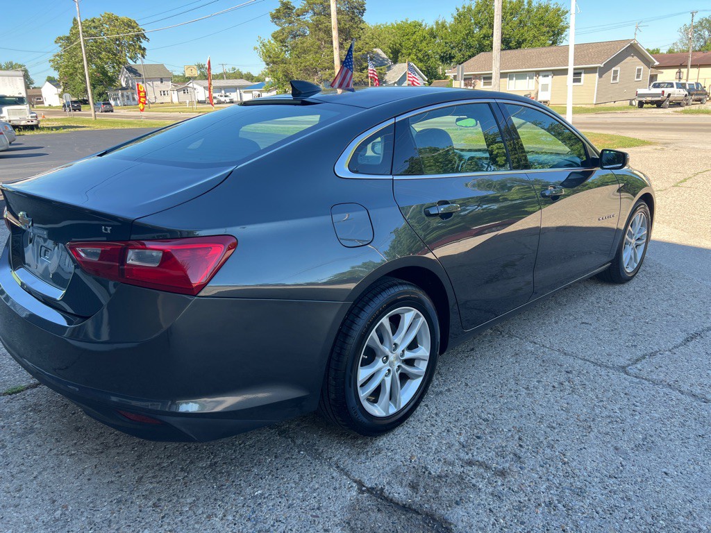2017 Chevrolet Malibu Image 8