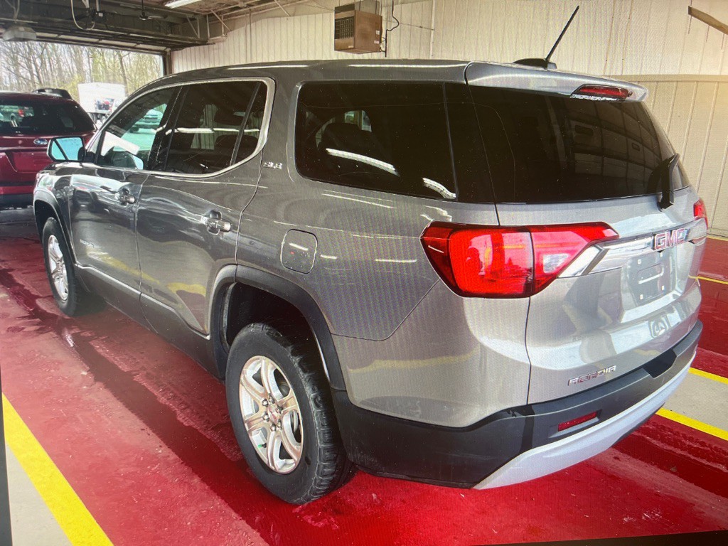 2019 GMC Acadia Image 2