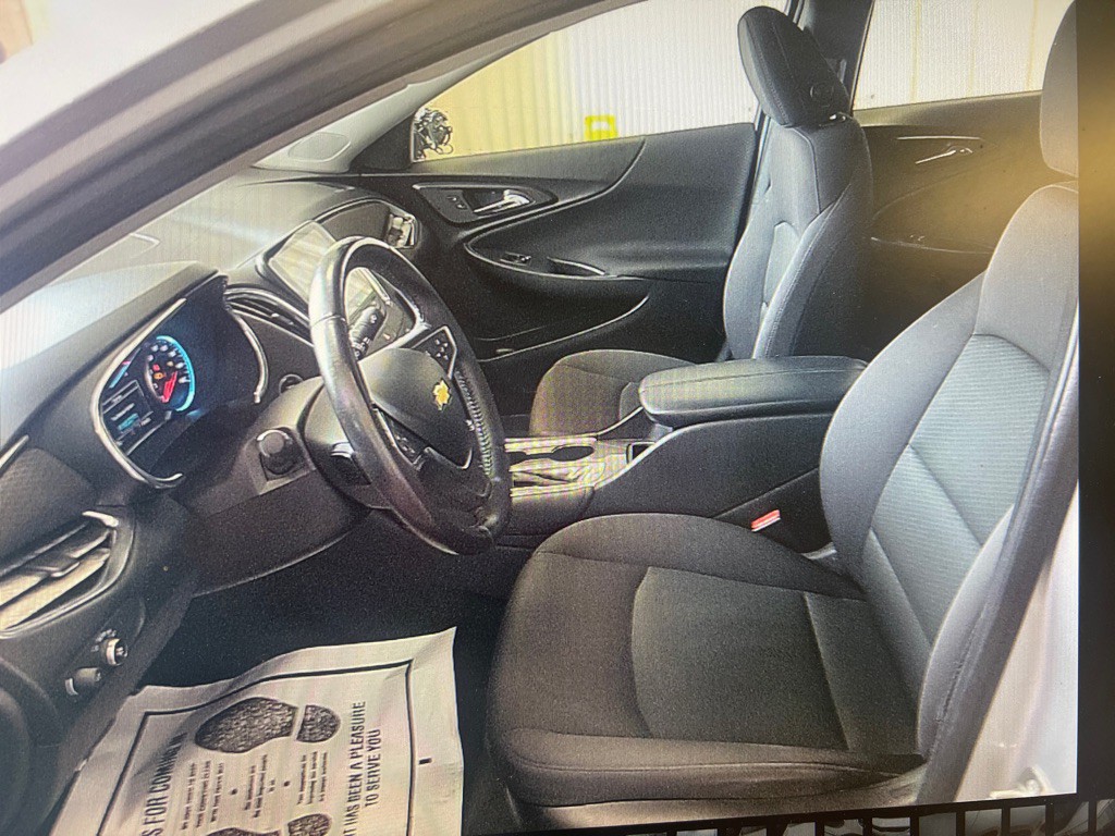 2017 Chevrolet Malibu Image 4