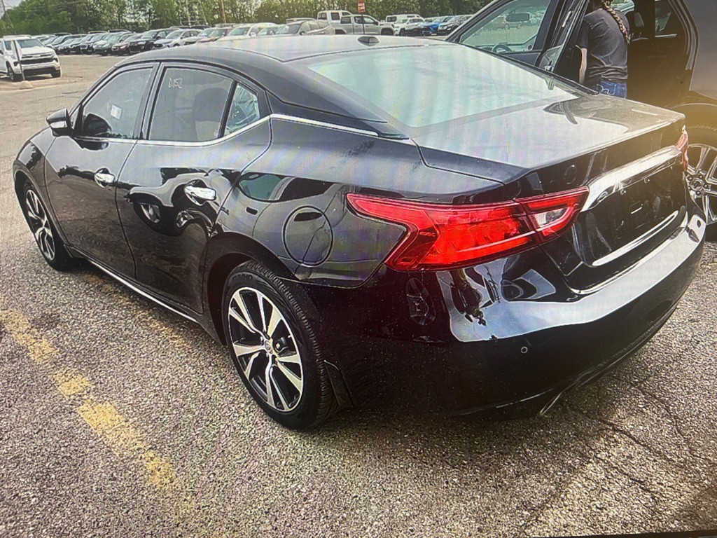 2017 Nissan Maxima Image 2